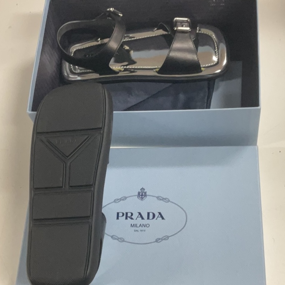 Prada Metallic Silver and Black Sandals NEW 7

U1-31 - Picture 4 of 4